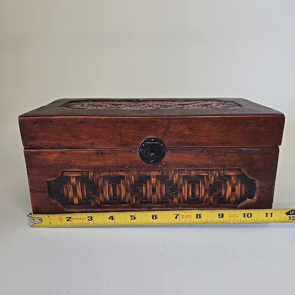 Antique Keepsake or Jewelry Box Hand‎ Made With Woven Inlay Wooden Box